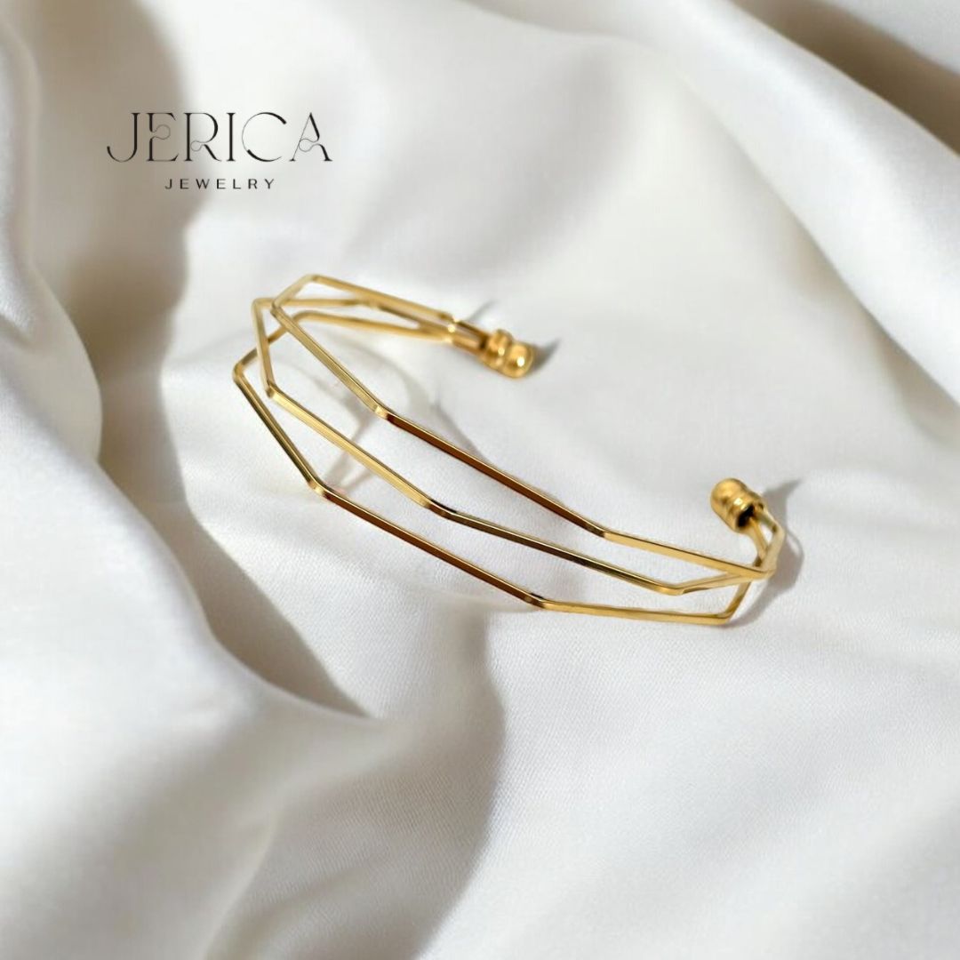 Elara Curve Bangle