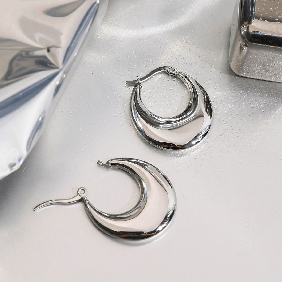 Aurora Curve Hoop Earrings (Gold/Silver)